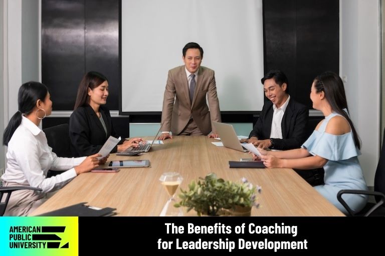 benefits-of-coaching-for-leadership-development leader coaching a team