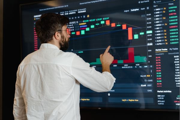 data analytics student accessing data on monitor